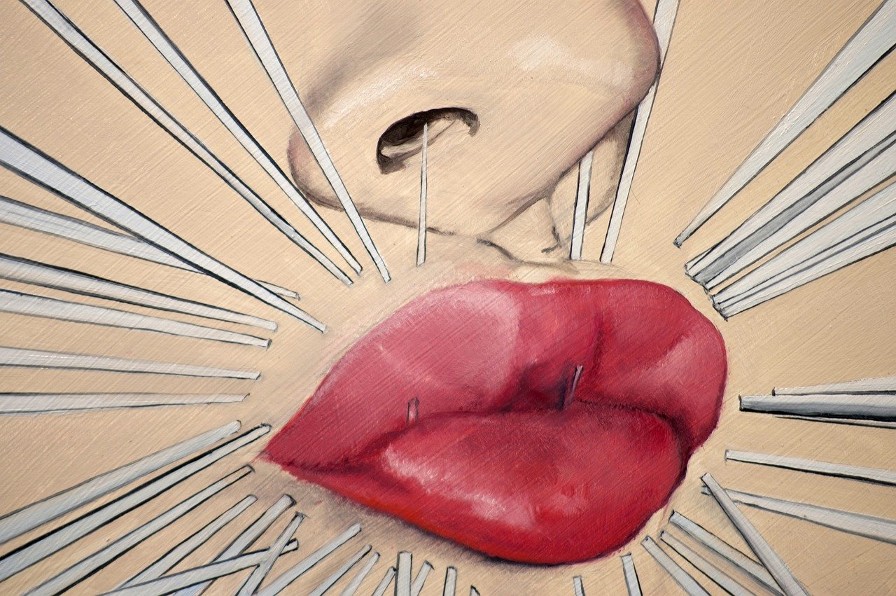 Әйел басқа еркекті ұрып жатыр (жеке видео)