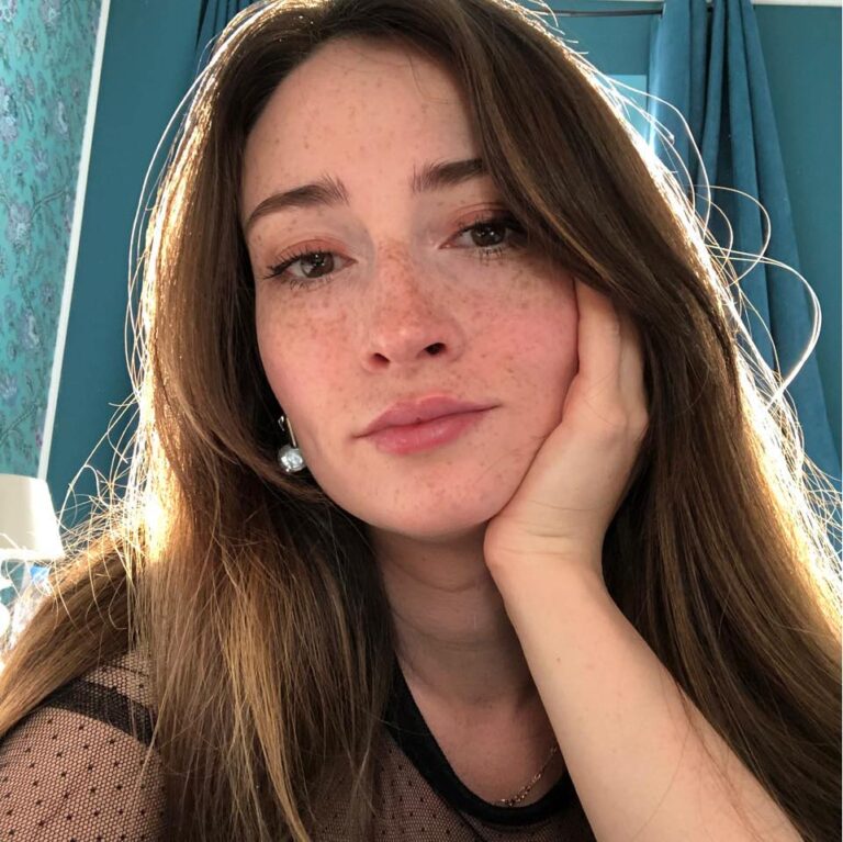 «Продавайте не просмотры, а проекты с вовлечением». Вебинар с Марией Рзаевой («Бумага»)