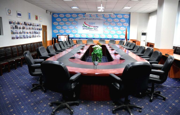 Сейчас мы будем восхищаться: как государственное информагентство в Таджикистане заигрывает с аудиторией