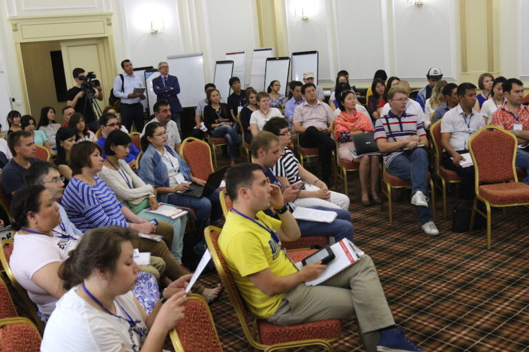 В Алматы покажут спектакль про фейки, дезинформацию и критическое мышление