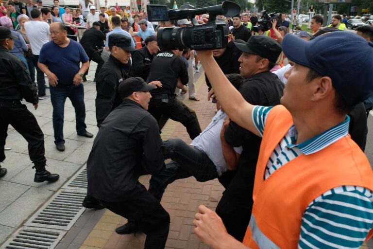 Журналисты и мирные собрания: рекомендации Internews