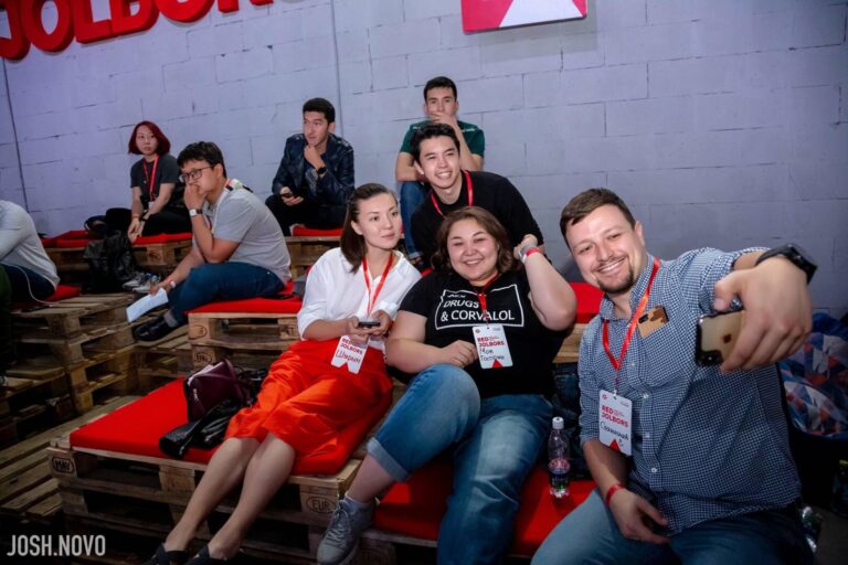 Доступ к лучшим лекциям по маркетингу, креативу и рекламе: образовательная программа фестиваля Red Jolbors