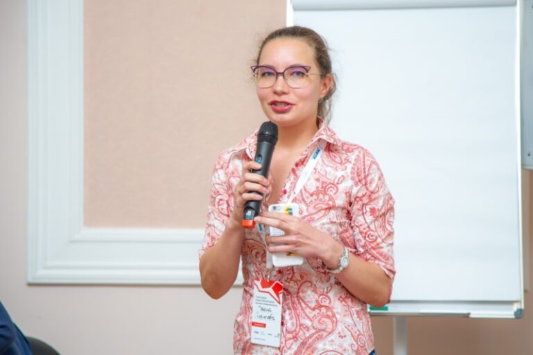 Как наука делает заголовки в СМИ, объясняет мир вокруг и шутит