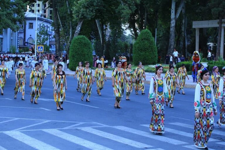 Таджикское телевидение о новой волне COVID-19: меньше знаешь — лучше спишь