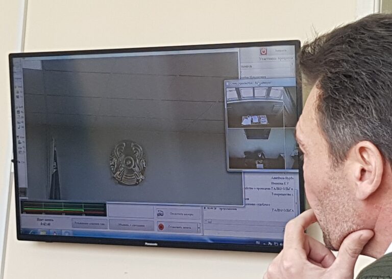 Осуждённая за убийство пытается взыскать с газеты два миллиона тенге за моральные страдания