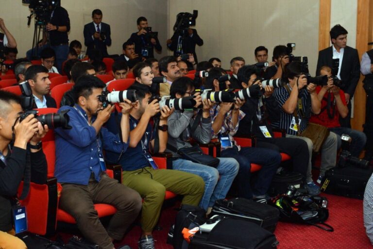 Журналисты просят огня: о чём пишут таджикистанские авторы в своих колонках