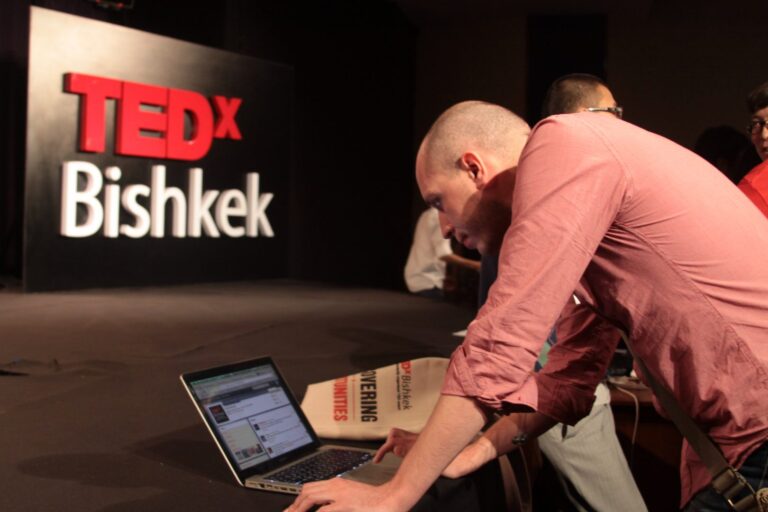 Лица и гаджеты TEDxBishkek-2012