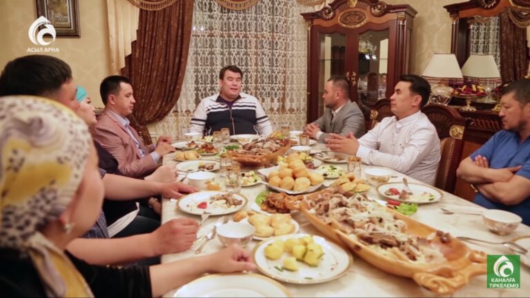 «Ближе к народу!» Зачем чиновники смешат людей