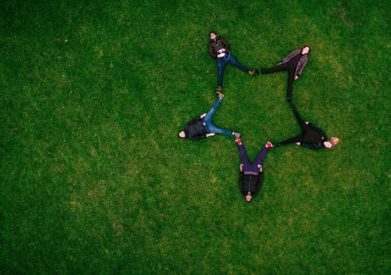 Семь вдохновляющих примеров сотрудничества медиа и НПО