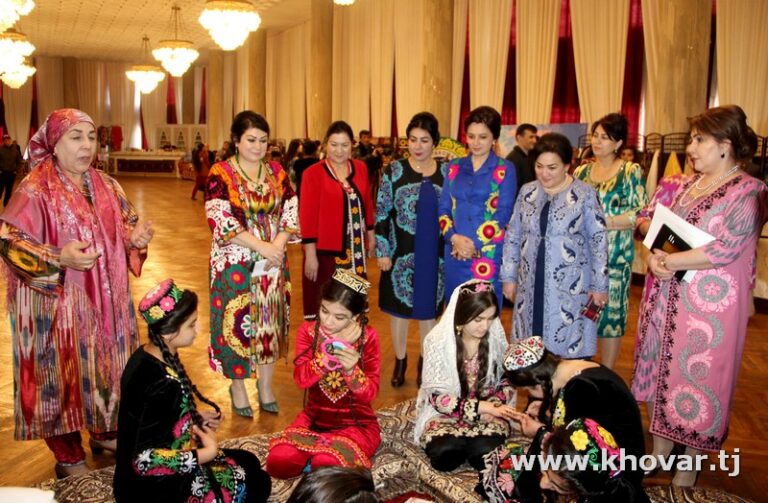 «Женщины — украшение таджикского спорта»: как журналисты поздравляли матерей с 8 Марта