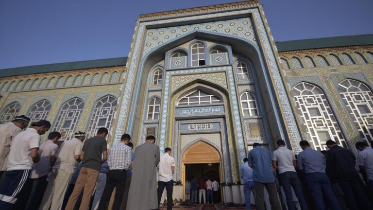 СМИ Таджикистана о религии: много информации и мало аналитики