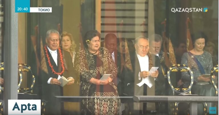 Латиница и Назарбаев во фраке. Обзор итоговых ТВ-программ 21-27 октября