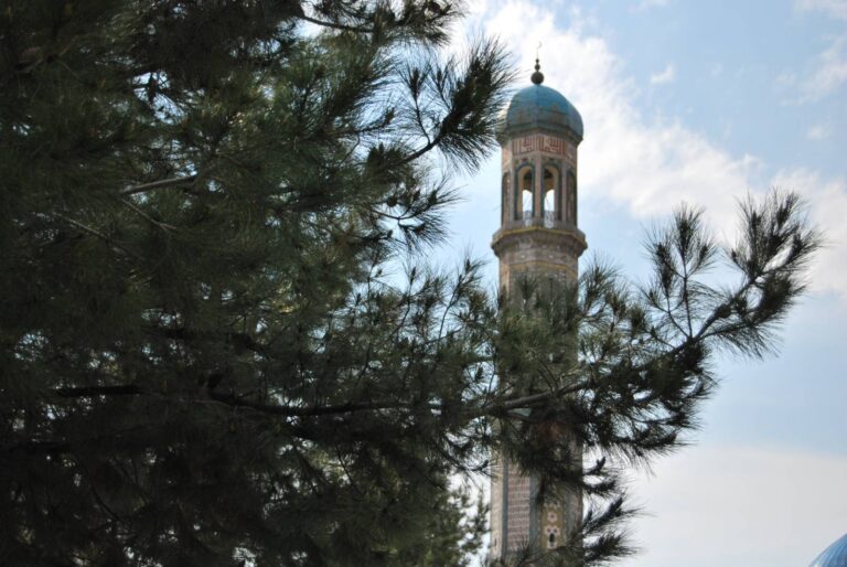 В Синьцзяне всё спокойно: что говорят о религии СМИ на таджикском языке