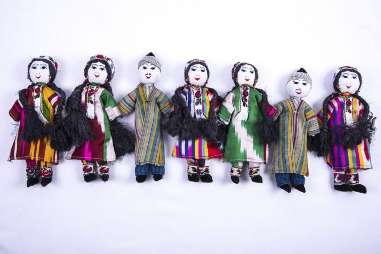 Старшая мама, младшая мама: как СМИ в Таджикистане рассказывают о многожёнстве