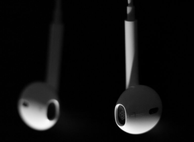 Технофашизм и медитации: любительский слепок казахстанского подкастинга