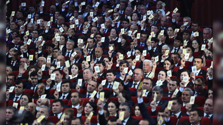 Семь подписчиков в Facebook: как работают партийные СМИ Таджикистана