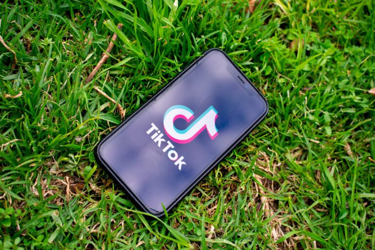 Медиа в TikTok: как экспериментируют, что снимают, чем удивляют